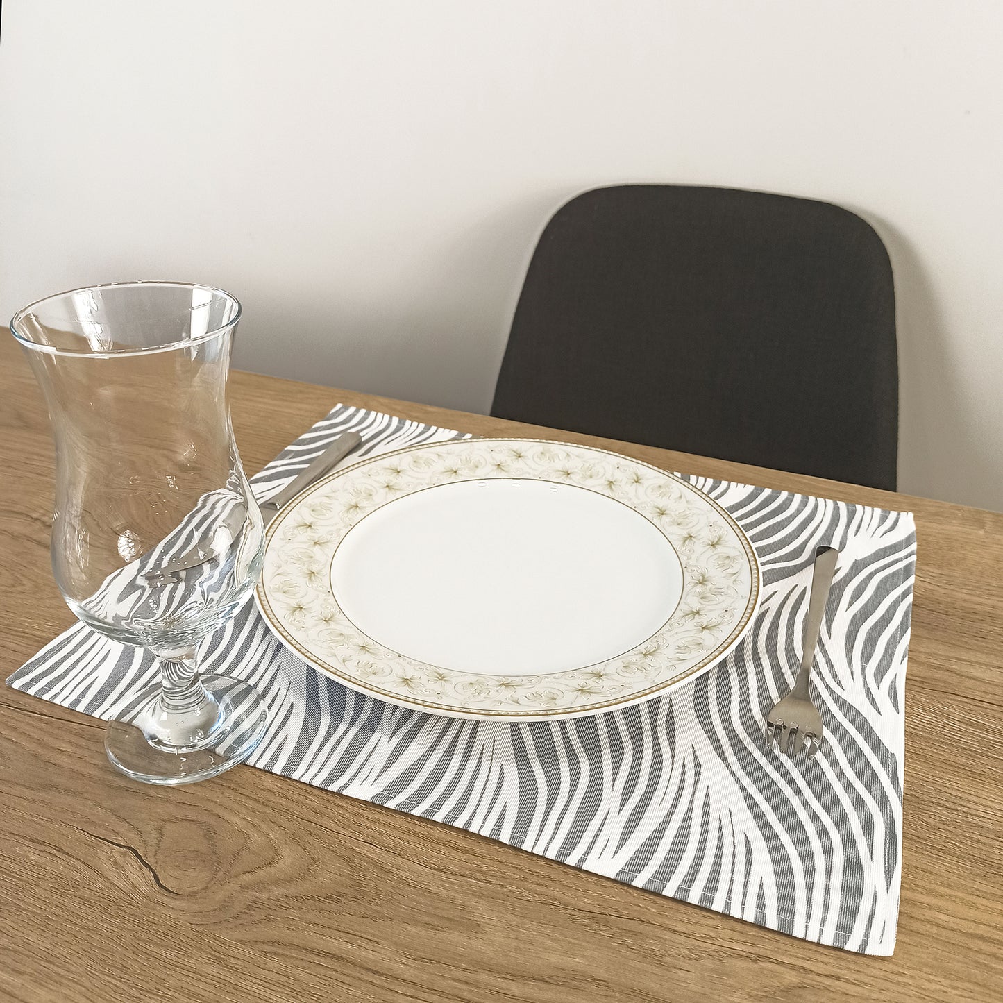 Placemats Waterproof Fabric Gray Modern (set of 2) Size: 12in X 16in (30cm X 40cm)