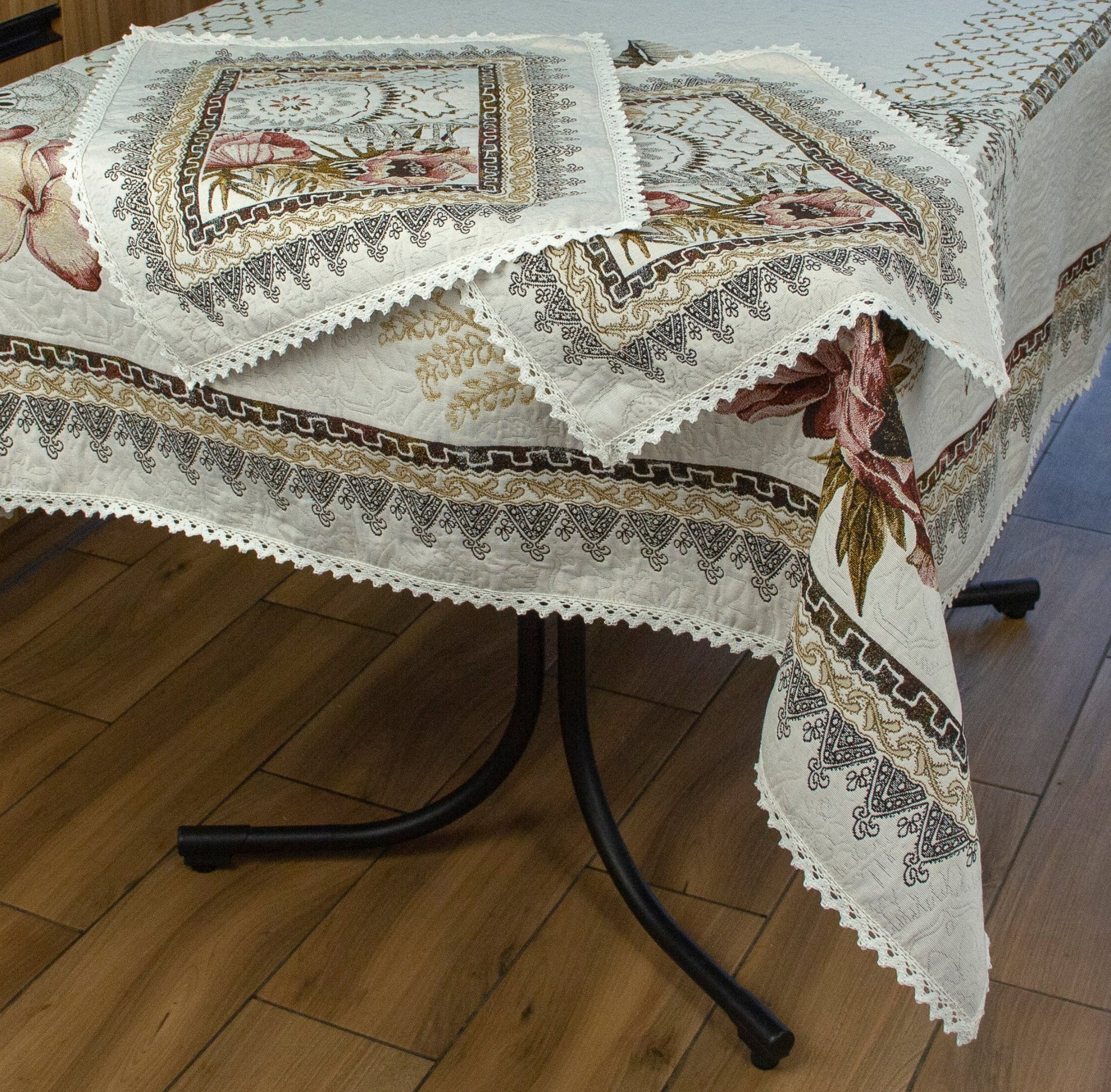 White Fabric Tablecloth with Lace Centerpiece Square Rectangle Tapestry Table linen