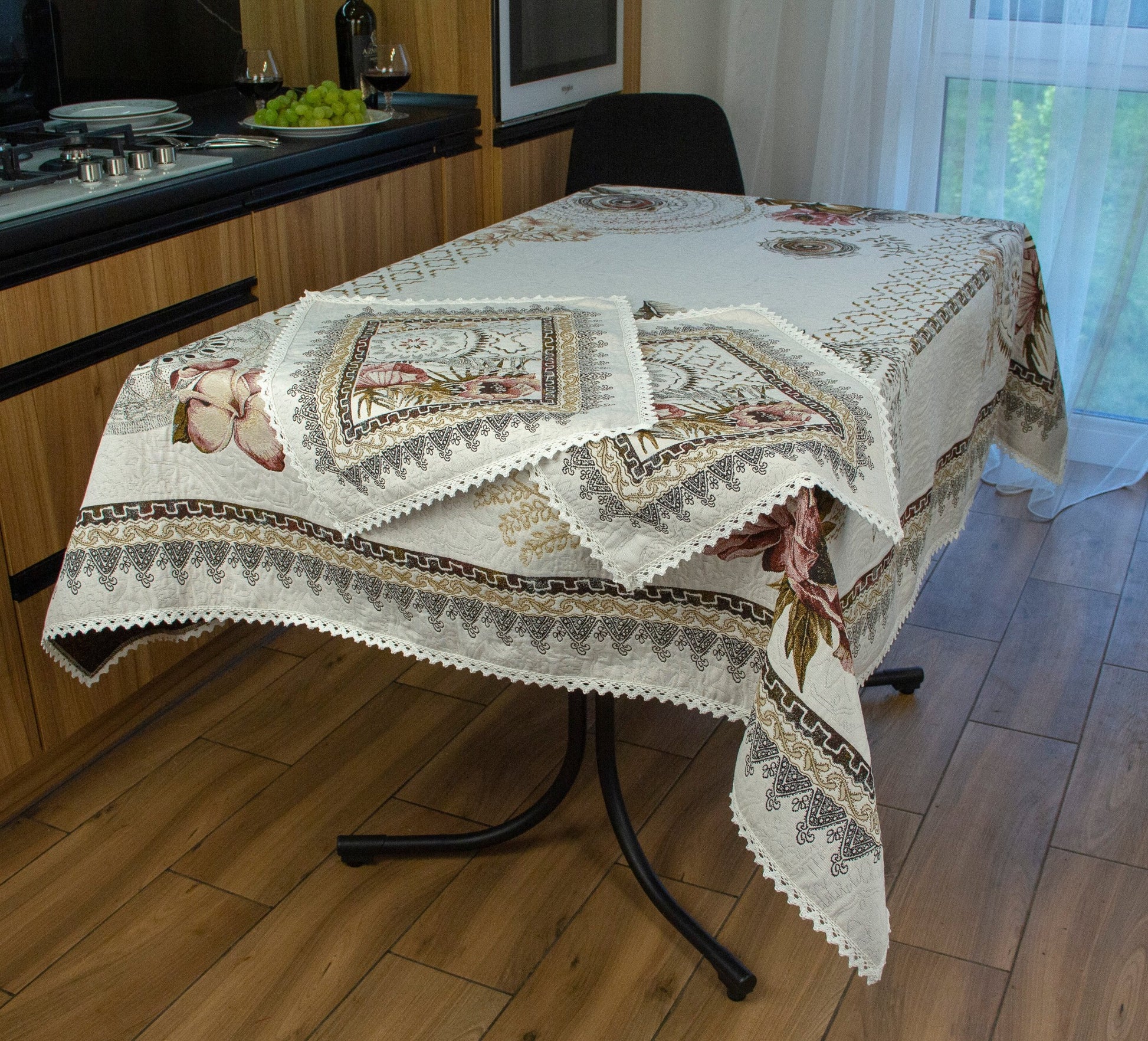 White Fabric Tablecloth with Lace Centerpiece Square Rectangle Tapestry Table linen