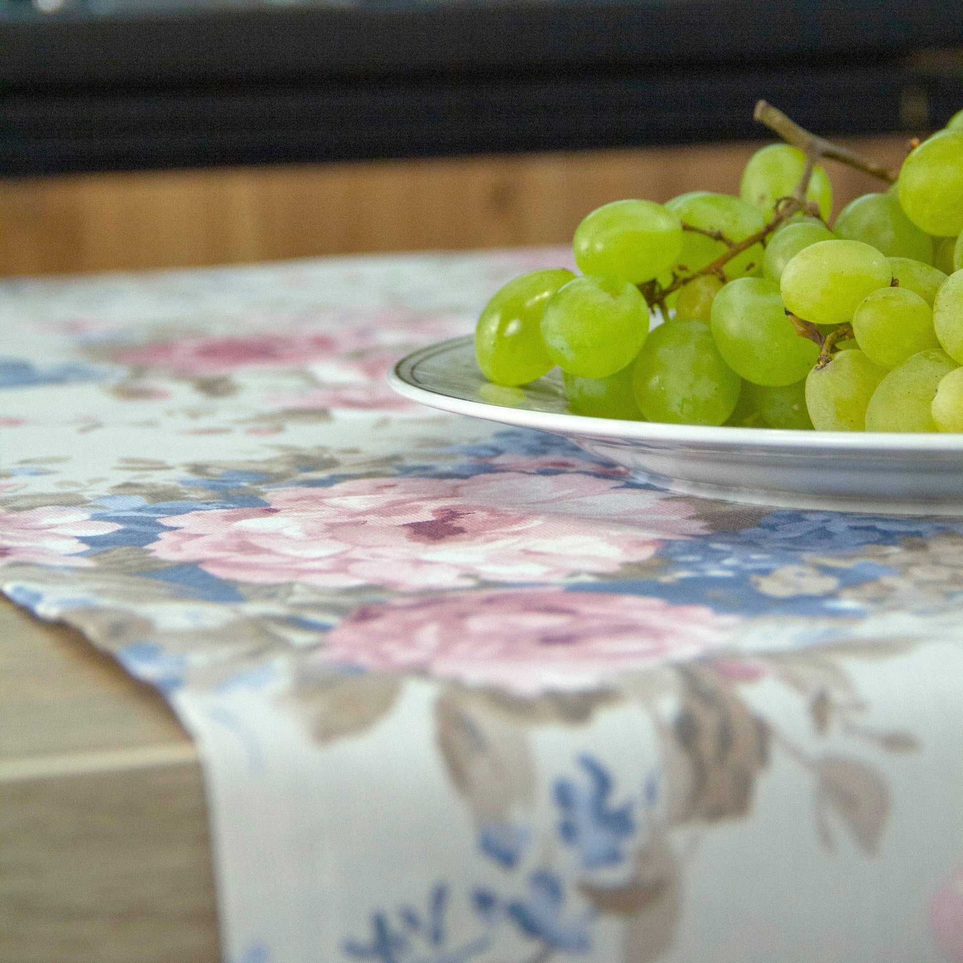 Table Runner Decorative Waterproof Rectangular Floral in French style