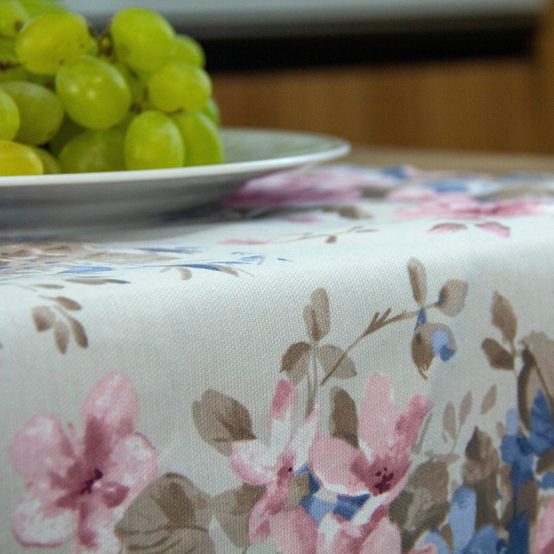 Table Runner Decorative Waterproof Rectangular Floral in French style