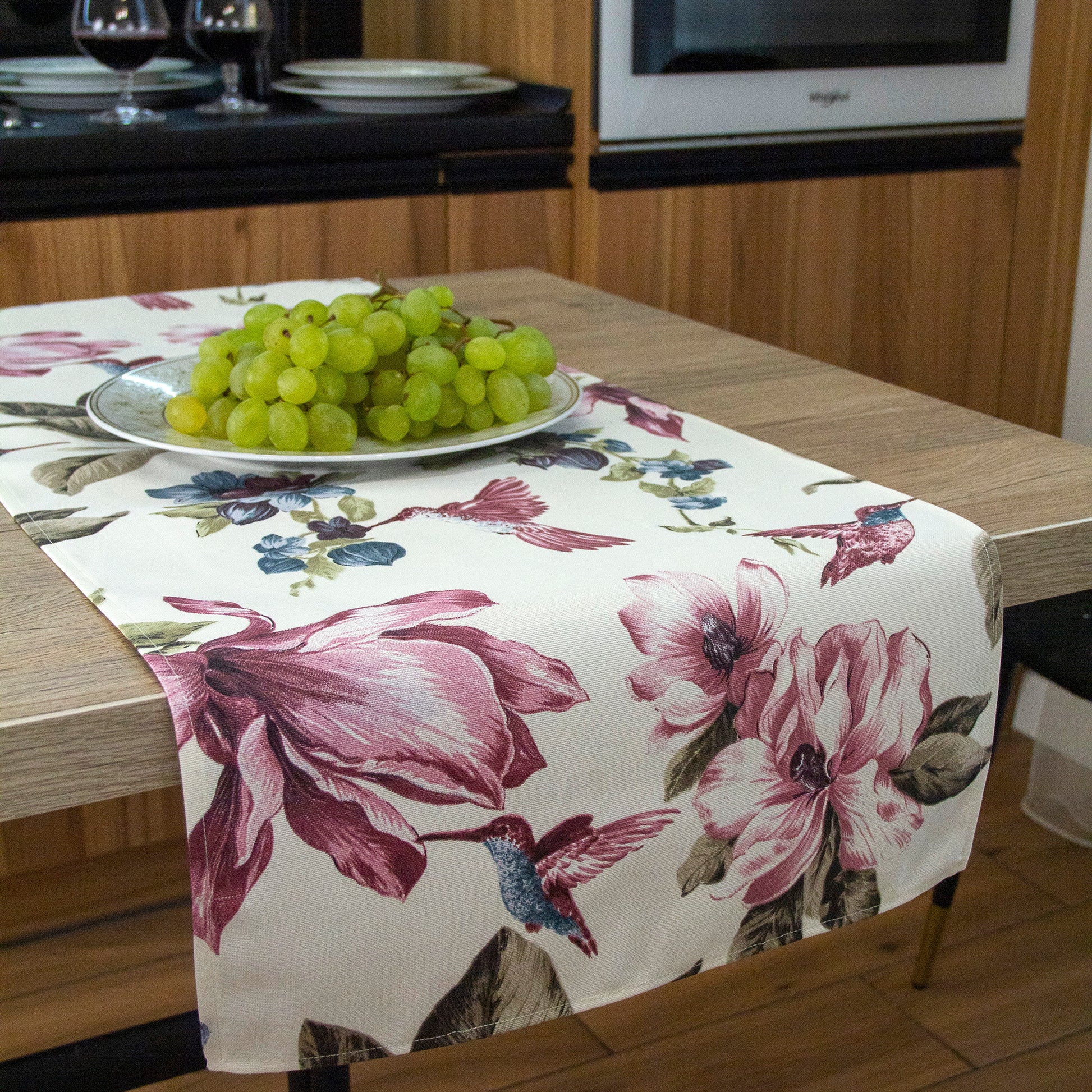 Decorative Runner on the Table Waterproof Rectangular Hummingbird white with Colored Flowers