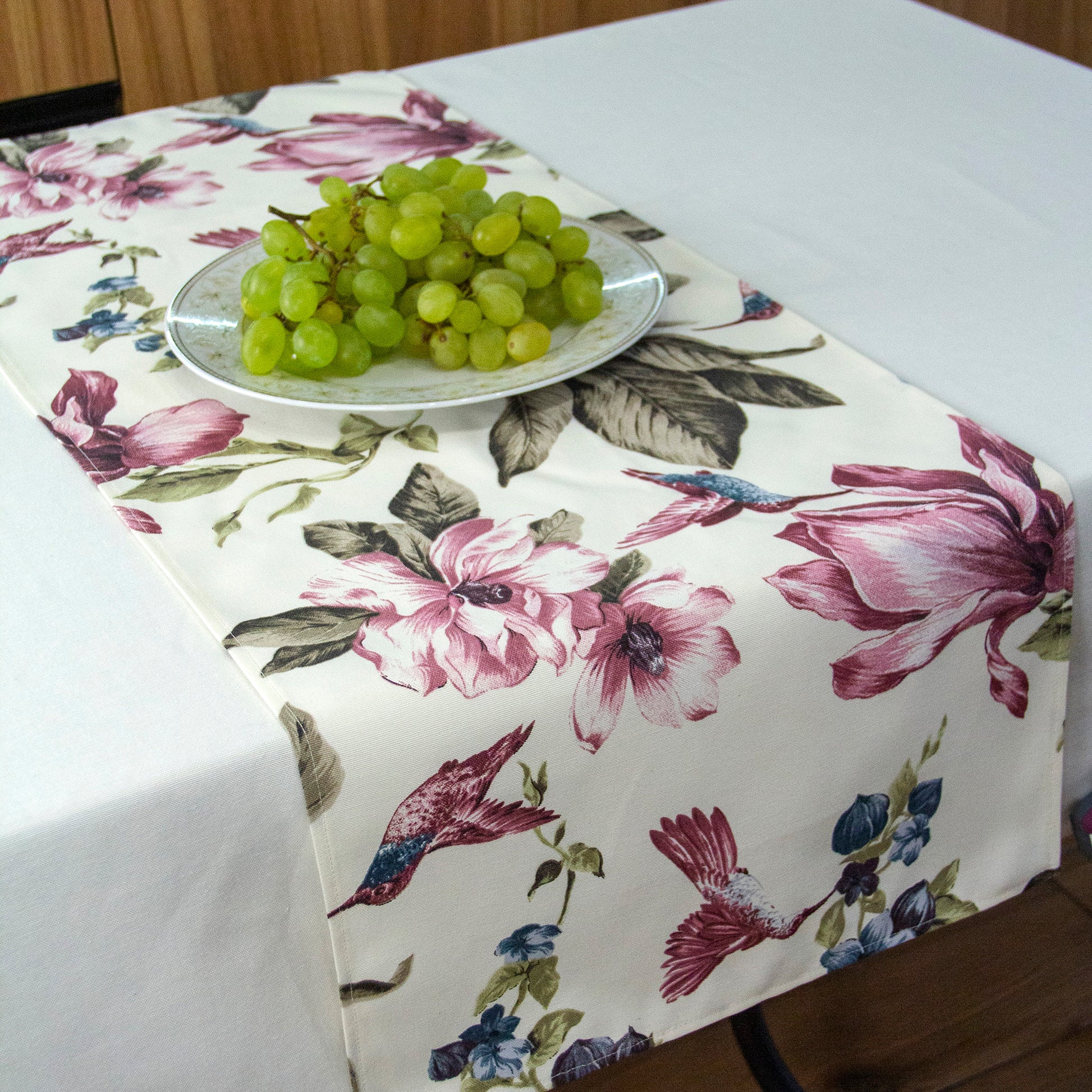 Decorative Runner on the Table Waterproof Rectangular Hummingbird white with Colored Flowers